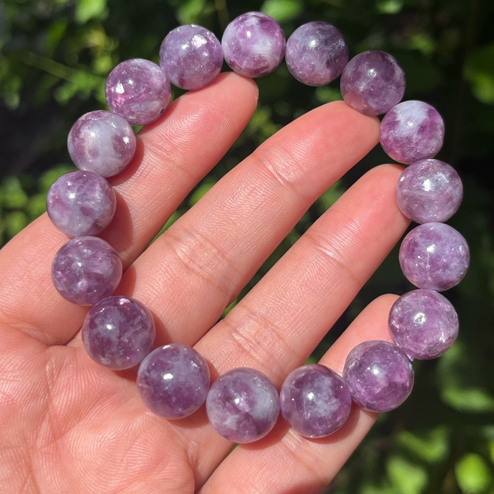 12mm stretchable high quality purple mica bracelet - Picture 8 of 10